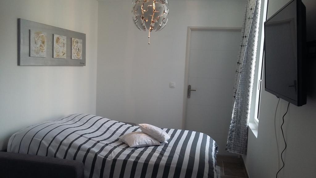 Appartement La Pomme D'Or LʼIsle-sur-la-Sorgue Exteriör bild