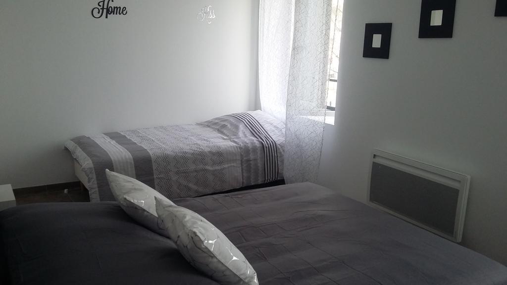 Appartement La Pomme D'Or LʼIsle-sur-la-Sorgue Exteriör bild