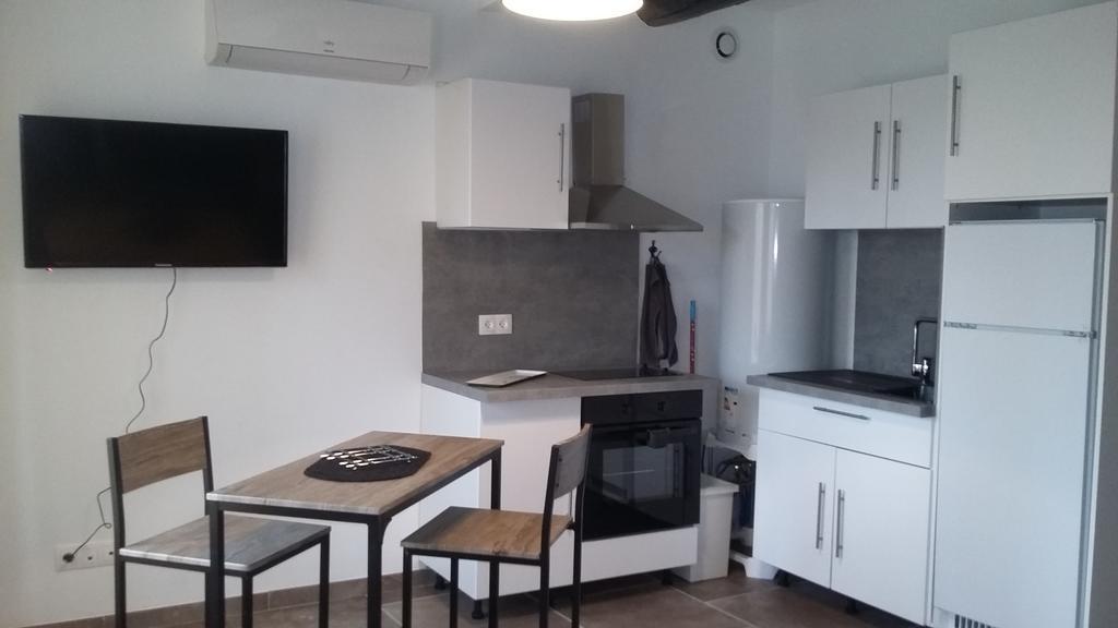 Appartement La Pomme D'Or LʼIsle-sur-la-Sorgue Exteriör bild