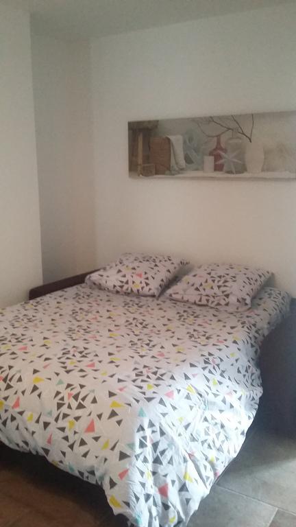 Appartement La Pomme D'Or LʼIsle-sur-la-Sorgue Exteriör bild